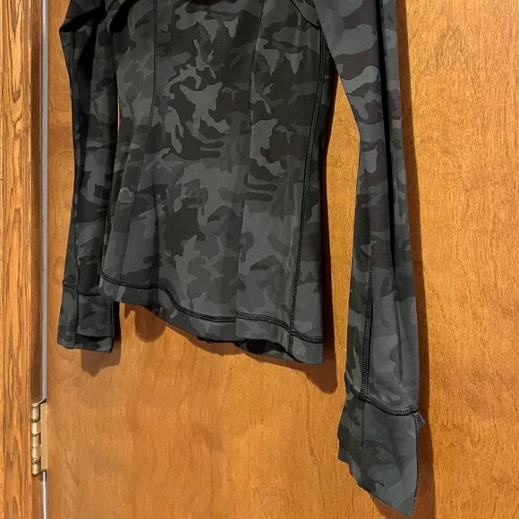 Lululemon camouflage hooded jacket - Picture 10 of 11